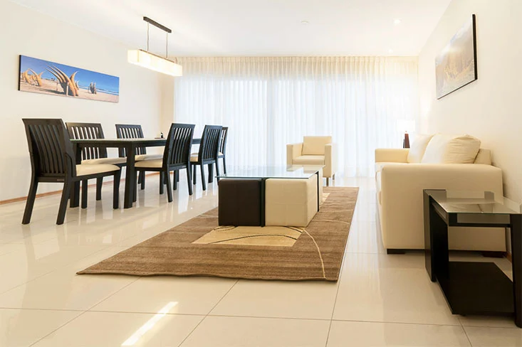 Apartamento con vista exterior de 3 habitaciones, amoblado y equipado en Residencial Roosevelt San Isidro