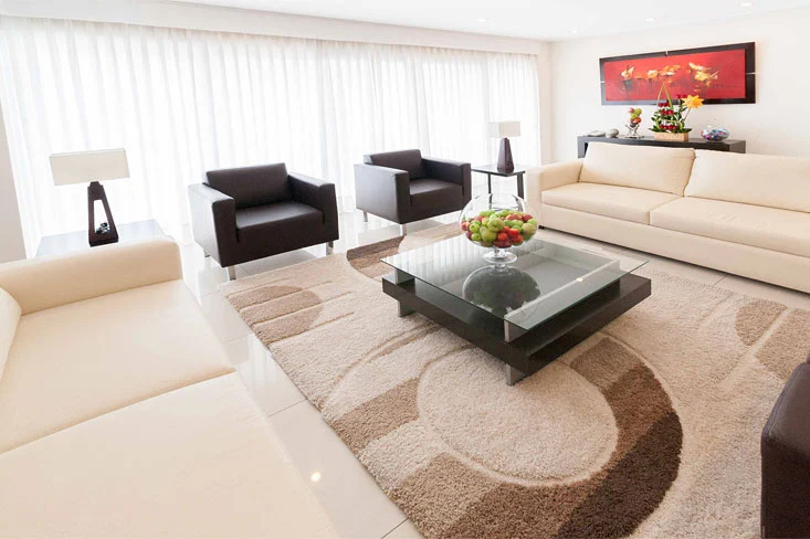 Sala luminosa de apartamento con vista panorámica de 4 habitaciones en Residencial Roosevelt, San Isidro